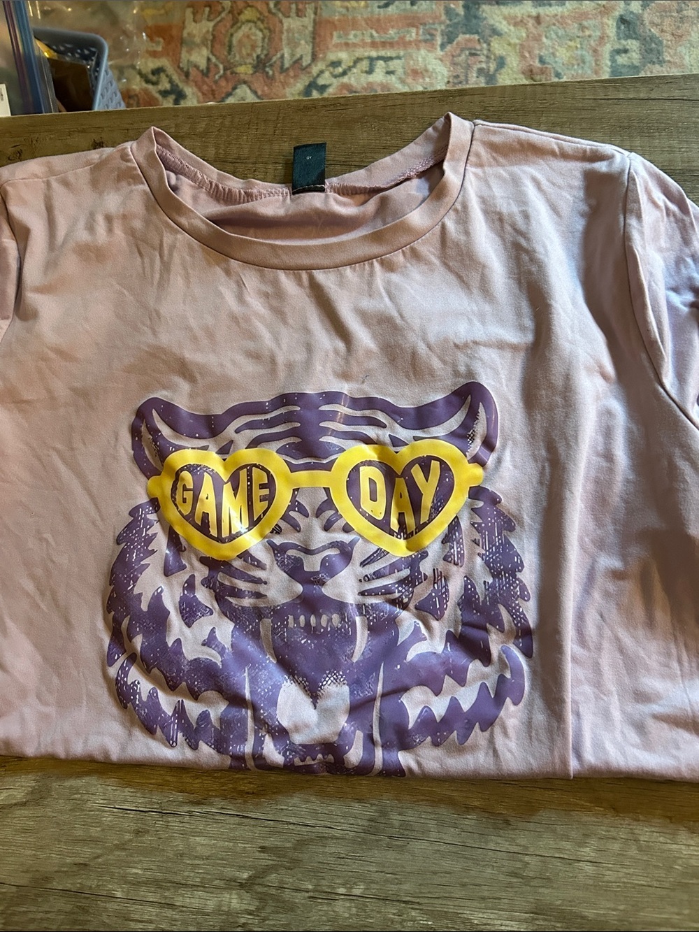Game Day Tiger' Graphic Tee - Light Pink size large
